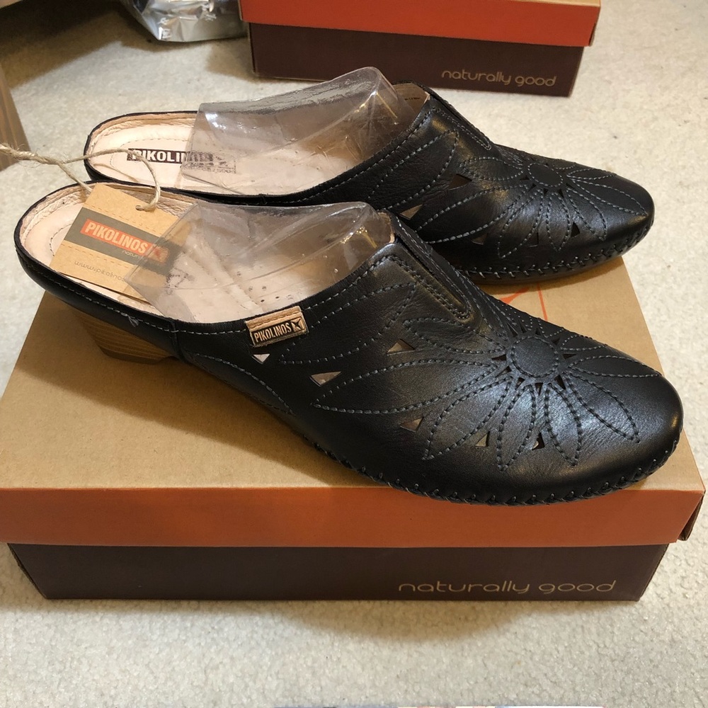 NWT PIKOLINOS black leather stitch cutout slippers